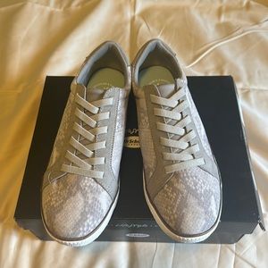 NWT Dr scholl’s 9.5 seaside gray slip on sneaker.